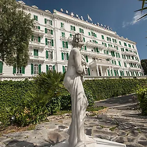 Grand & Des Hotel